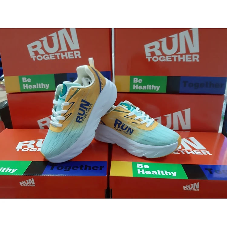 (LIMITED) GIÀY CHẠY BỘ MÀU VÀNG - RUN TOGETHER