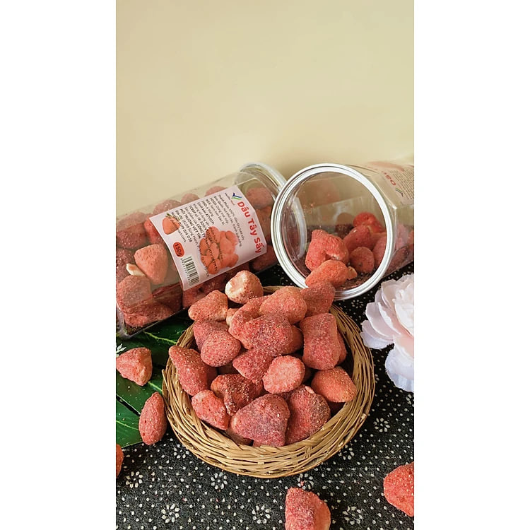 Dâu Tây Sấy Giòn Nguyên Vị 150g VietTin Mart